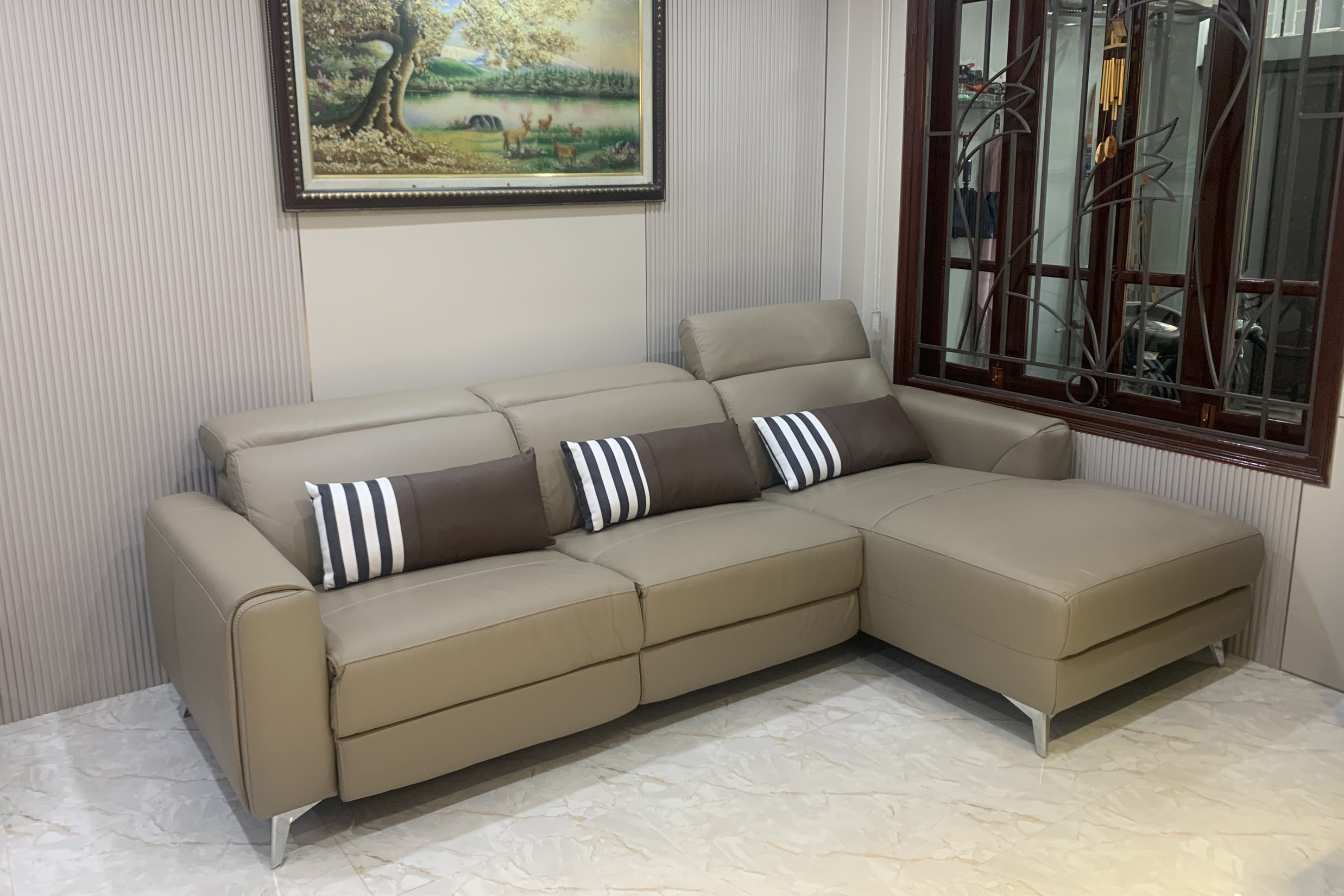 ERADO BÀN GIAO THÀNH CÔNG SOFA DA THẬT CHO GIA ĐÌNH ANH HÙNG Ở LẠC LONG QUÂN